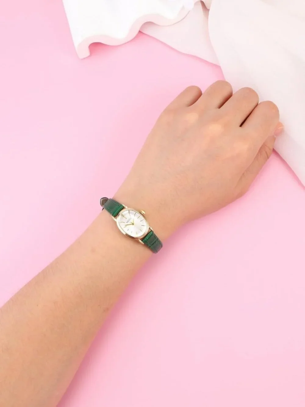 Women's Green Analog Quartz Classic Oval Case PU Leather Casual Wrist Watch